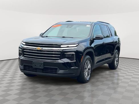 Used 2024 Chevrolet Traverse LT w/ Enhanced Driving Package FWD image 3