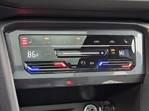 Certified 2022 Volkswagen Tiguan SE R-Line image 19