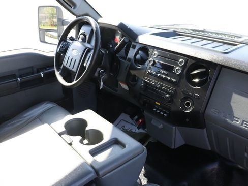 Used 2016 Ford F550 2WD Regular Cab Super Duty image 11
