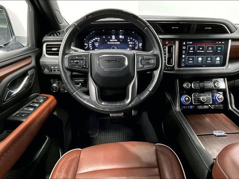 Used 2023 GMC Yukon XL Denali Ultimate AWD/4WD image 6