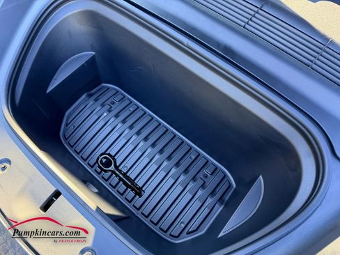 Used 2023 Tesla Model Y Performance image 9