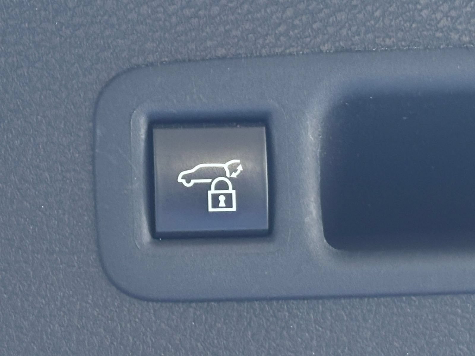 Used 2025 Toyota Sienna XLE FWD image 22