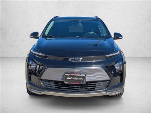 Used 2022 Chevrolet Bolt EUV LT w/ Convenience Package image 2