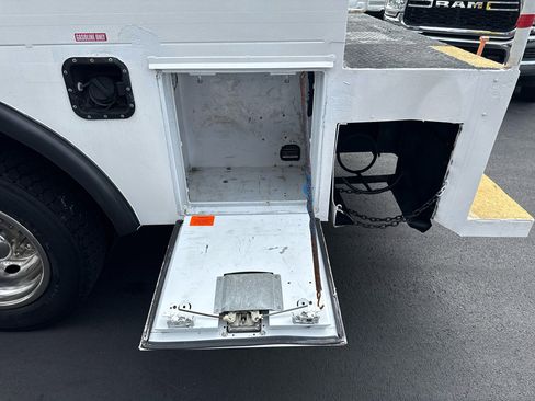 Used 2011 Ford F550 2WD Regular Cab Super Duty w/ Payload Upgrade Pkg image 8