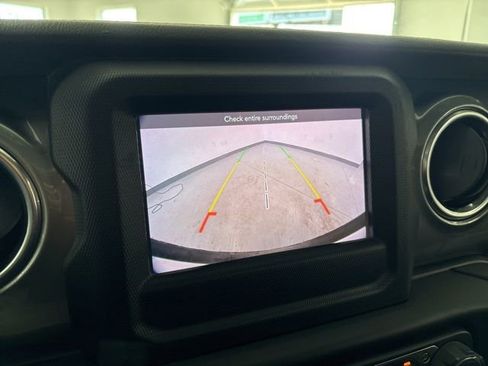 Used 2019 Jeep Wrangler Unlimited Sahara AWD/4WD image 3