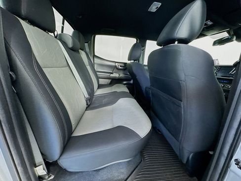 Used 2022 Toyota Tacoma TRD Off-Road w/ Technology Package image 28