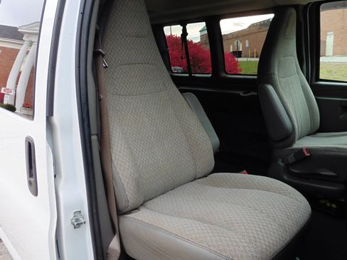 Used 2019 Chevrolet Express 3500 LT w/ LT Preferred Equipment Group image 10