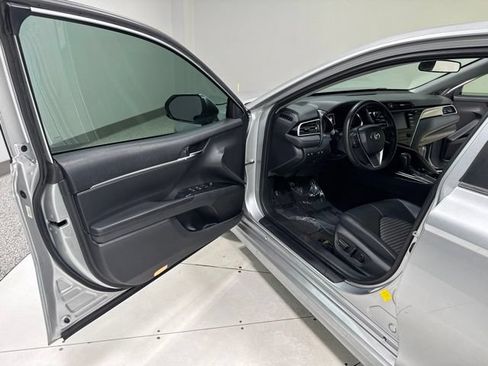 Used 2018 Toyota Camry SE FWD image 9