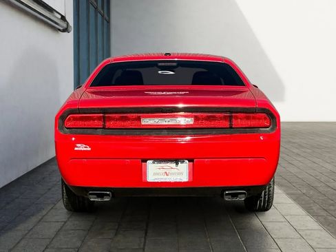 Used 2014 Dodge Challenger SXT image 4