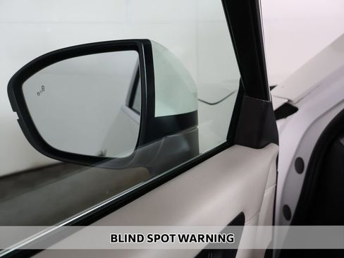Used 2023 Nissan Pathfinder SL AWD/4WD image 6