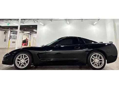 Used 1998 Chevrolet Corvette Coupe w/ Memory Pkg RWD image 8