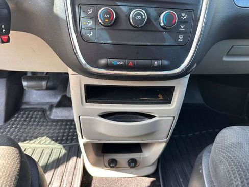 Used 2016 Dodge Grand Caravan American Value Package FWD image 14
