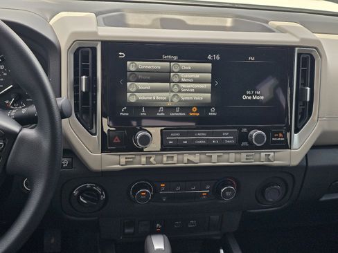 Certified 2025 Nissan Frontier SV AWD/4WD image 17
