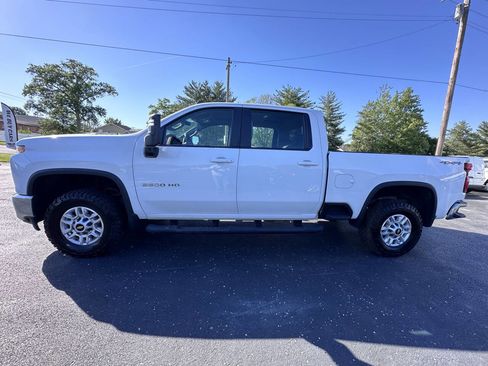 Used 2021 Chevrolet Silverado 2500 LT w/ Convenience Package AWD/4WD image 4