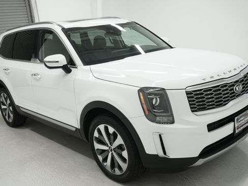 Used 2020 Kia Telluride S FWD image 3
