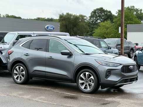 Used 2025 Ford Escape Platinum AWD/4WD image 26