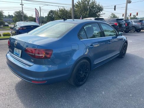 Used 2017 Volkswagen Jetta SEL FWD image 16