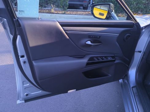 Certified 2024 Lexus ES 300h w/ Premium Package image 14