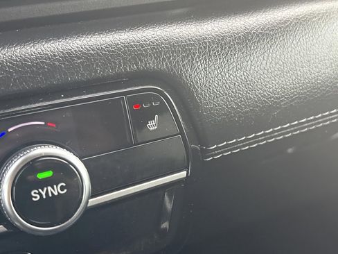 Used 2025 Honda Pilot EX-L image 7