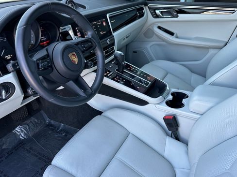 Certified 2023 Porsche Macan S AWD/4WD image 4