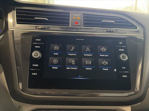 Certified 2023 Volkswagen Tiguan SE image 37