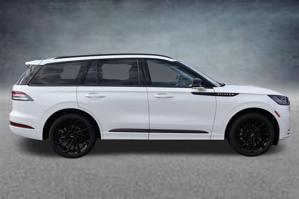 New 2027 Lincoln Aviator Reserve AWD/4WD image 2