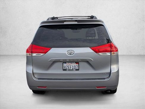 Used 2012 Toyota Sienna LE image 6