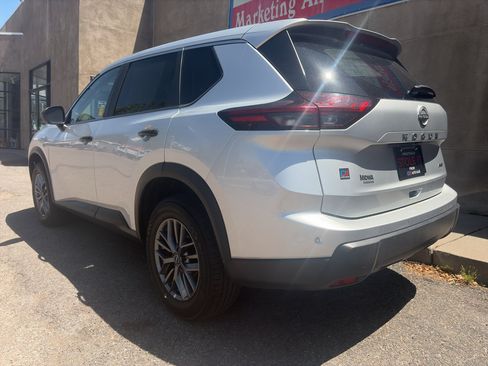 Used 2024 Nissan Rogue S AWD/4WD image 8