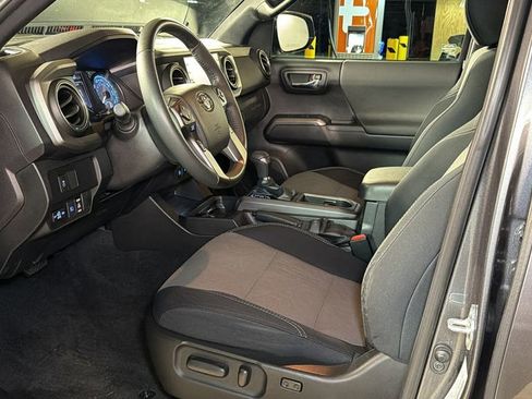 Used 2021 Toyota Tacoma TRD Sport w/ Technology Package image 18