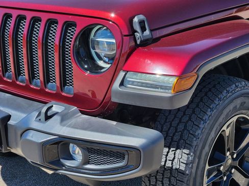 Used 2021 Jeep Wrangler Unlimited Sahara image 9