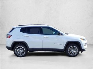 Used 2023 Jeep Compass Latitude AWD/4WD video 4