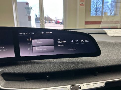 Used 2024 Lucid Air Touring image 18