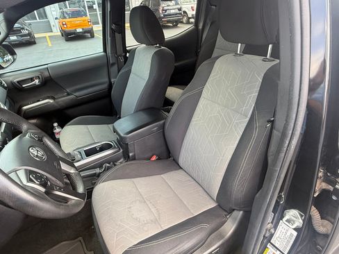 Used 2021 Toyota Tacoma TRD Off-Road AWD/4WD image 14