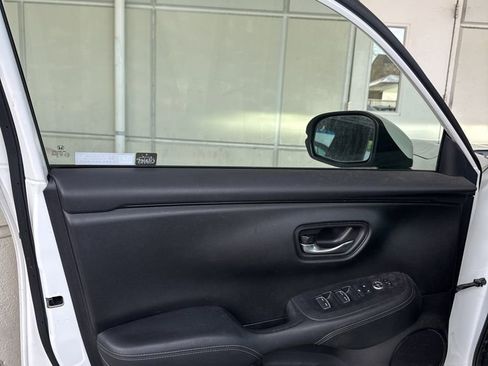 Used 2023 Honda HR-V EX-L image 7