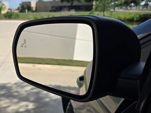 Used 2019 Ford Edge SE FWD image 16