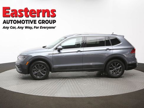 Used 2022 Volkswagen Tiguan SE w/ Panoramic Sunroof Package image 60