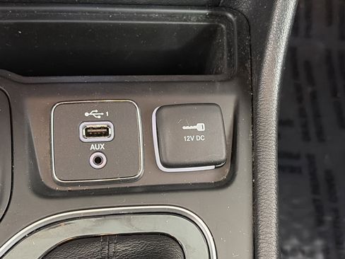 Used 2020 Jeep Cherokee Limited AWD/4WD image 26