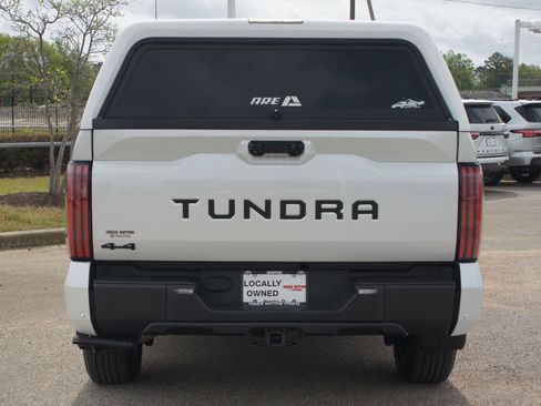 Used 2025 Toyota Tundra Limited AWD/4WD image 3