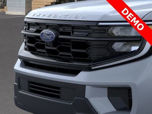 New 2025 Ford Expedition Active image 17