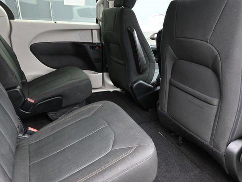 Used 2018 Chrysler Pacifica Touring Plus w/ Tire & Wheel Group image 24