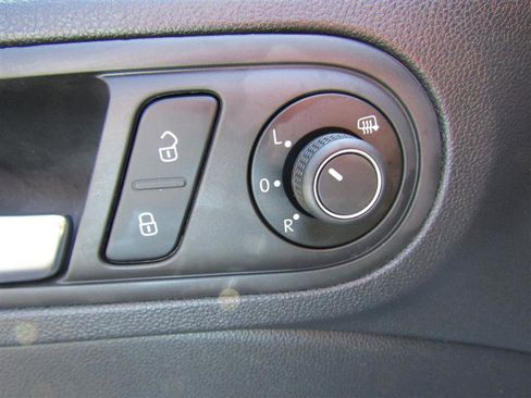 Used 2018 Volkswagen Beetle 2.0T S image 10