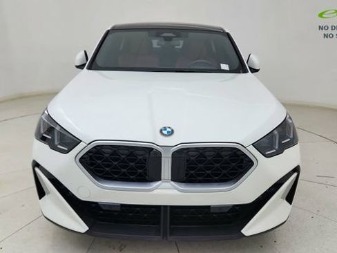 Used 2025 BMW X2 xDrive28i AWD/4WD image 2