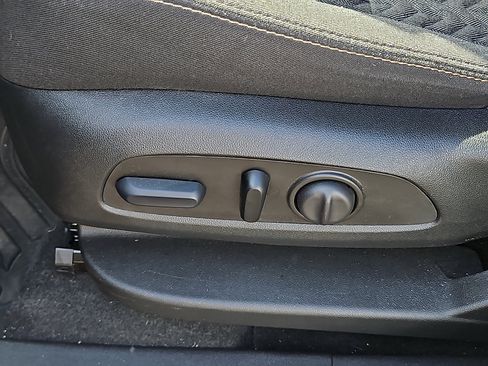 Used 2024 Chevrolet Equinox LT FWD image 26