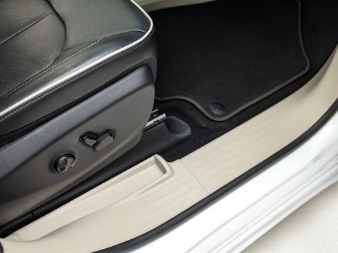 Used 2022 Chrysler Pacifica Limited image 37