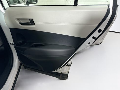 Used 2025 Toyota Corolla Cross L FWD image 28