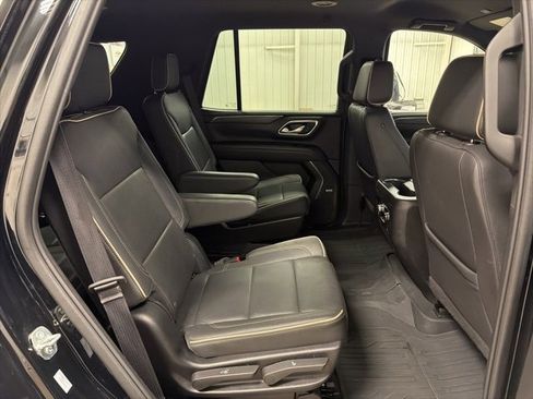 Used 2024 GMC Yukon SLT w/ SLT Luxury Package image 29