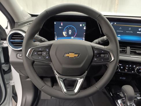 New 2026 Chevrolet Trax LT w/ Sunroof Package FWD image 17