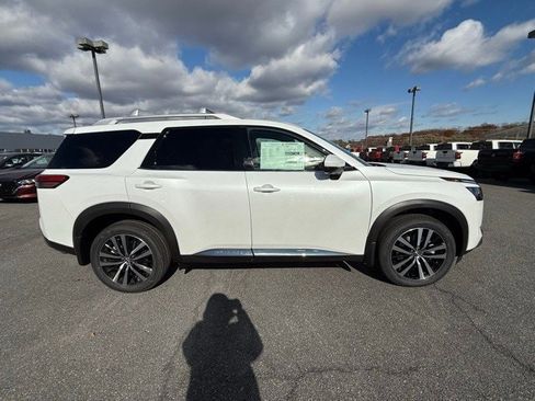 New 2025 Nissan Pathfinder Platinum w/ Cargo Package image 4
