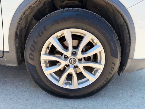 Used 2017 Nissan Rogue SV AWD/4WD image 22