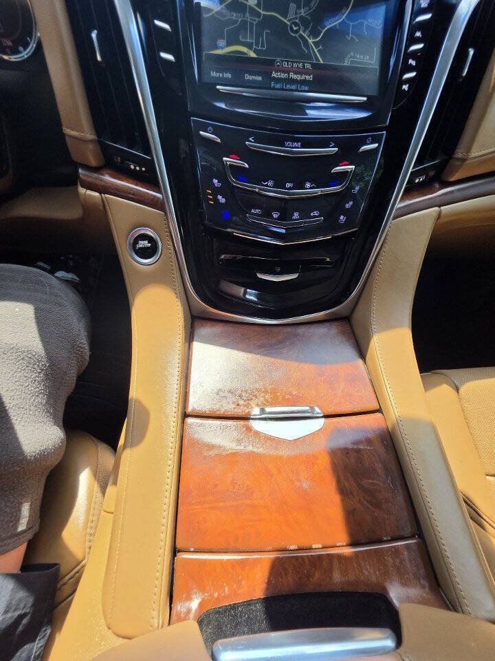 Used 2017 Cadillac Escalade ESV Platinum AWD/4WD image 25